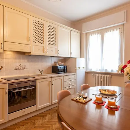 Bnbutler - Principe Eugenio - Casa Corsini, Un Angolo Retro Apartman *